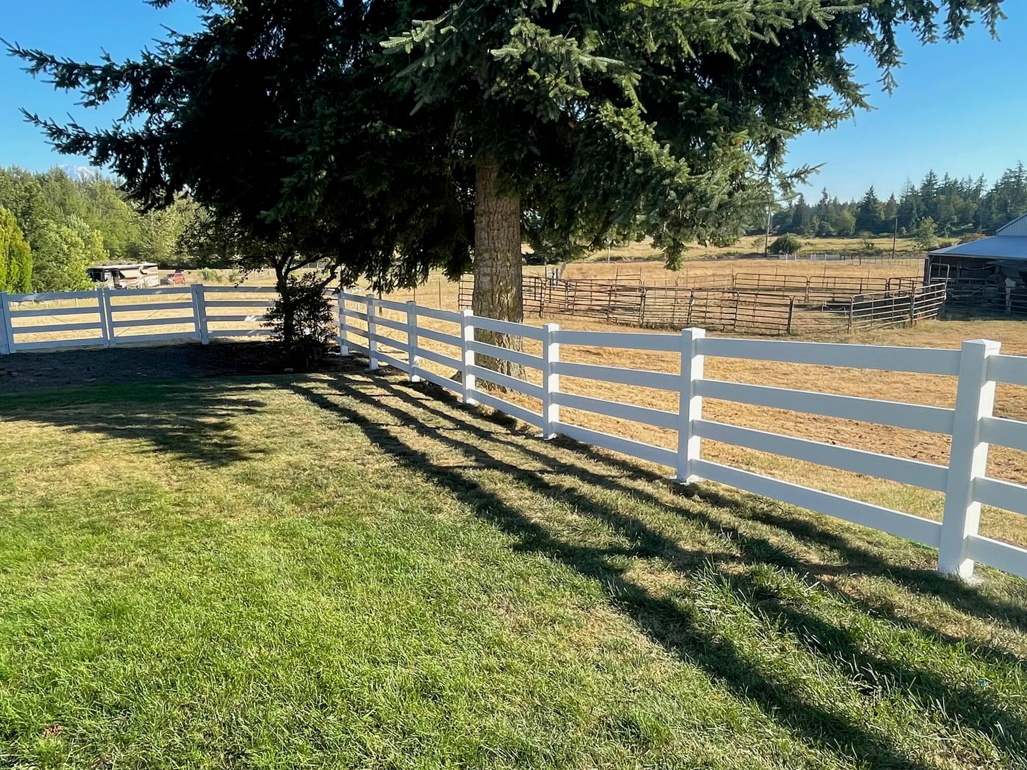 Residential vinyl fencing project